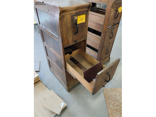 Lot 312 - houten archiefkast - afbeelding 3 van  3