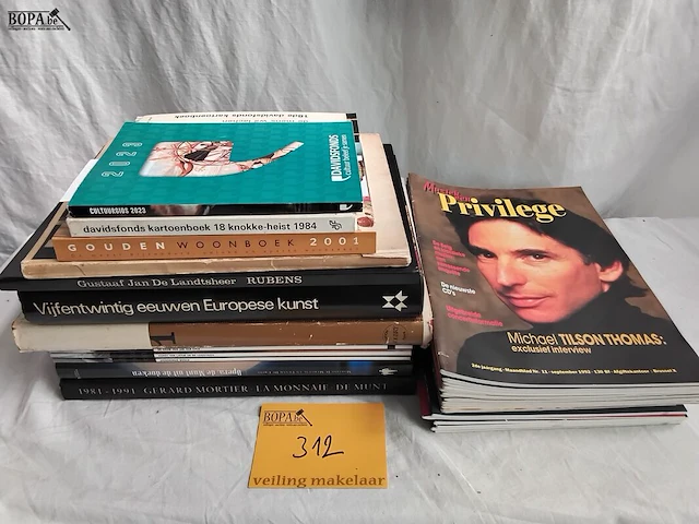 Lot 312 - lot kunst boeken en privilege tijdschriten - afbeelding 1 van  3