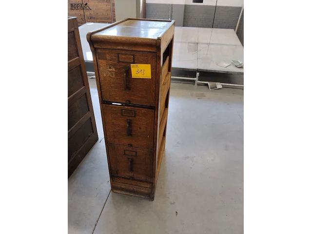 Lot 313 - houten archiefkast - afbeelding 1 van  3