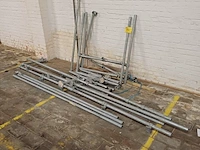 Lot 313 - metalen buizen onderstel. 39 stuks - afbeelding 1 van  4