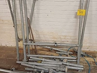 Lot 313 - metalen buizen onderstel. 39 stuks - afbeelding 2 van  4