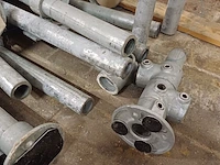 Lot 313 - metalen buizen onderstel. 39 stuks - afbeelding 4 van  4