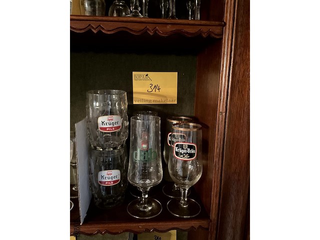 Lot 314 - bierglazen kruger met oor 2 stuks, op voet 2 stuks, dab 2 st - afbeelding 1 van  1