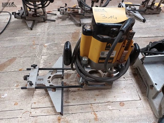 Lot 314 - bovenfrees dewalt - afbeelding 1 van  3