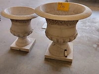 Lot 314 - tuinvazen. 2 stuks - afbeelding 1 van  1