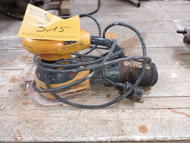 Lot 315 - excentrische schuurmachine dewalt - afbeelding 3 van  4