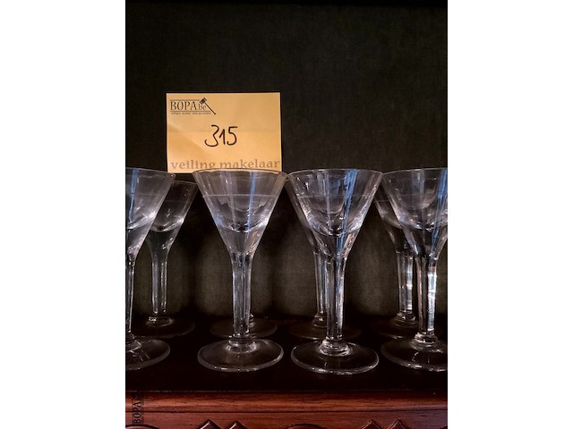 Lot 315 - kleine glaasjes op voet, 8 stuks - afbeelding 2 van  2