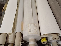Lot 315 - metalen stapelbak en rollen behangpapier divers - afbeelding 3 van  5