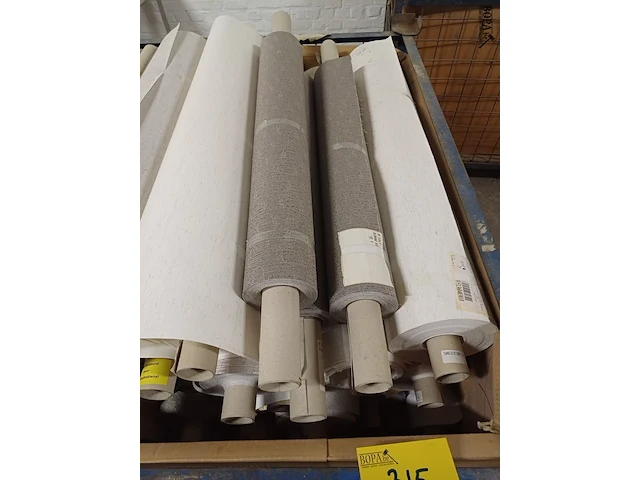 Lot 315 - metalen stapelbak en rollen behangpapier divers - afbeelding 4 van  5
