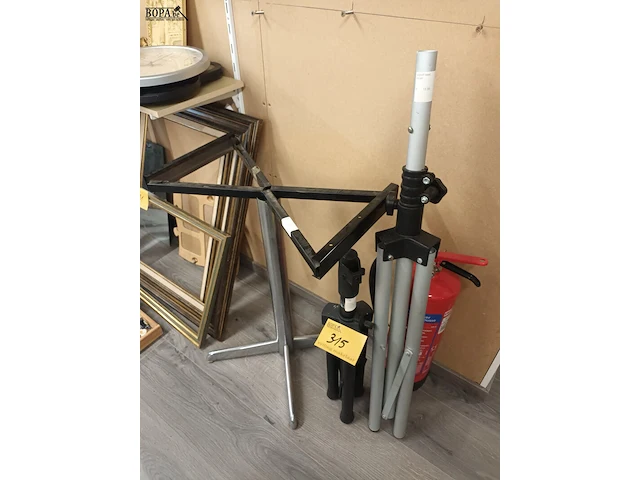 Lot 315 - statief. 3 stuks - afbeelding 1 van  4