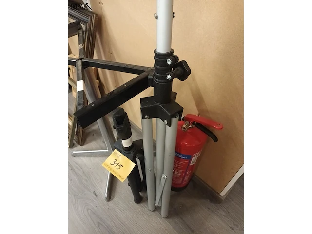 Lot 315 - statief. 3 stuks - afbeelding 2 van  4