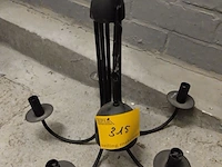 Lot 315 - zwarte luchter. 2 stuks - afbeelding 2 van  3