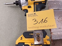 Lot 316 - accu boormachine dewalt - afbeelding 1 van  2