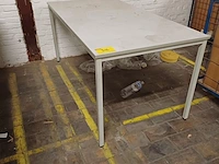 Lot 316 - tafel - afbeelding 1 van  3