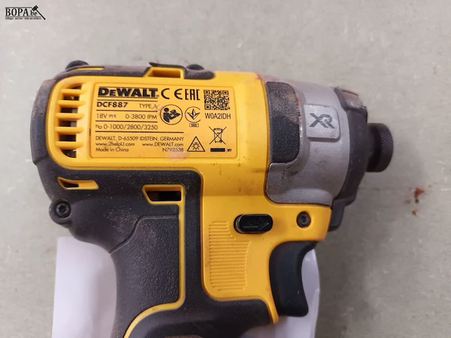 Lot 317 - accu boormachine dewalt - afbeelding 2 van  2