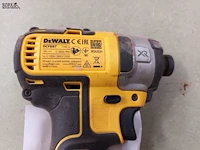 Lot 317 - accu boormachine dewalt - afbeelding 2 van  2