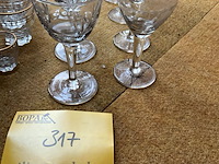 Lot 317 - lot wijnglazen 8 stuks/10 stuks kleine glaasjes met gouden r - afbeelding 3 van  3