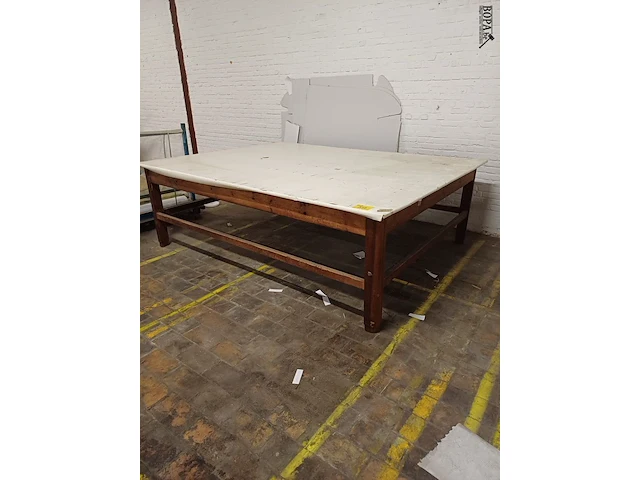 Lot 317 - textieltafel - afbeelding 1 van  5