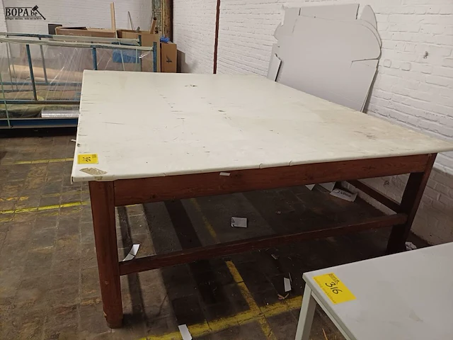Lot 317 - textieltafel - afbeelding 5 van  5