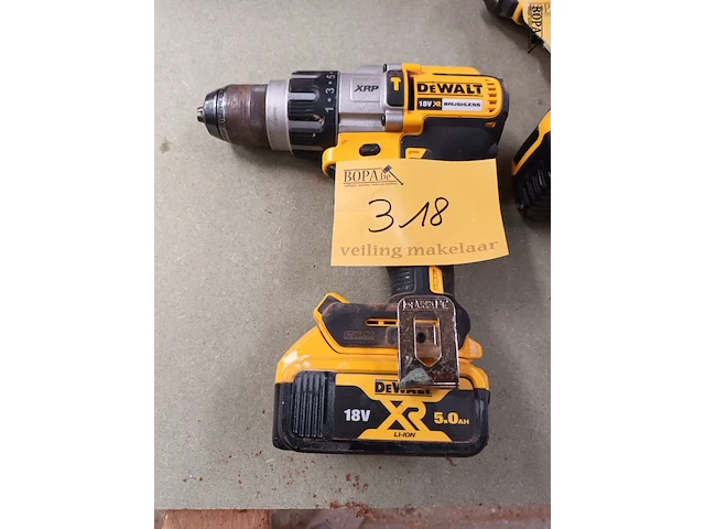 Lot 318 - accu boormachine dewalt - afbeelding 1 van  2