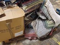 Lot 318 - ag tex joy textiel kleurensamples en tapijt en antislipmatte - afbeelding 5 van  5