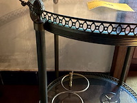 Lot 318 - ronde serveertrolley met 2 laden,verguld brons gebruikte sta - afbeelding 3 van  4