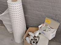 Lot 318 - verpakkingsmateriaal en kleding taggers