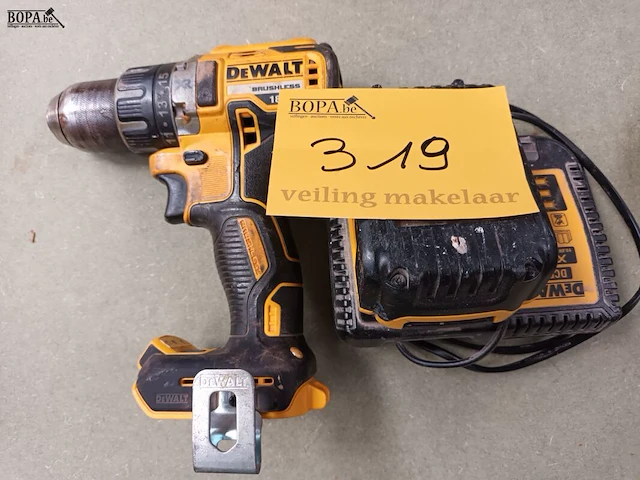 Lot 319 - accu boormachine dewalt - afbeelding 1 van  3