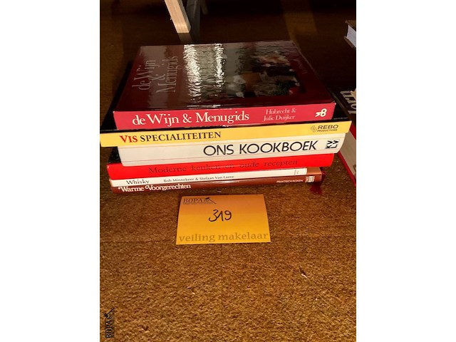 Lot 319 - kookboeken, 6 stuks - afbeelding 1 van  1