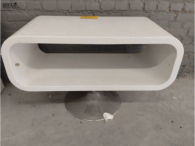 Lot 319 - wit gelakte tafel - afbeelding 1 van  1