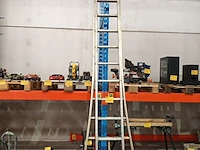 Lot 32 - aluminium ladder - afbeelding 1 van  3