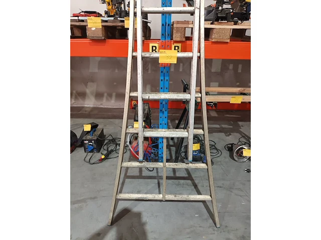 Lot 32 - aluminium ladder - afbeelding 3 van  3