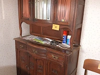 Lot 32 - antieke buffetkast met inhoud - afbeelding 1 van  6
