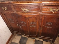 Lot 32 - antieke buffetkast met inhoud - afbeelding 2 van  6