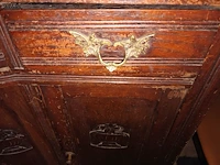 Lot 32 - antieke buffetkast met inhoud - afbeelding 3 van  6