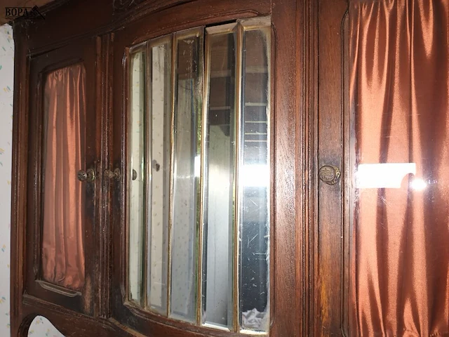 Lot 32 - antieke buffetkast met inhoud - afbeelding 4 van  6