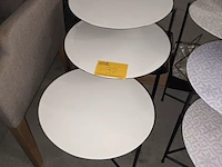 Lot 32 - bijzettafel j-line - afbeelding 1 van  4