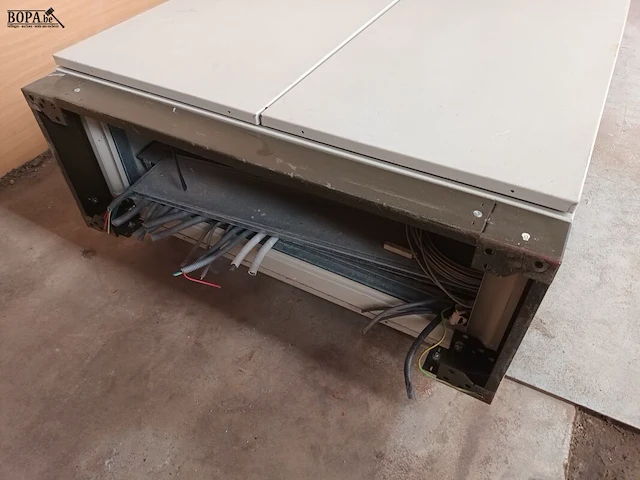 Lot 32 - elektriciteitskast met zekeringen - afbeelding 2 van  7