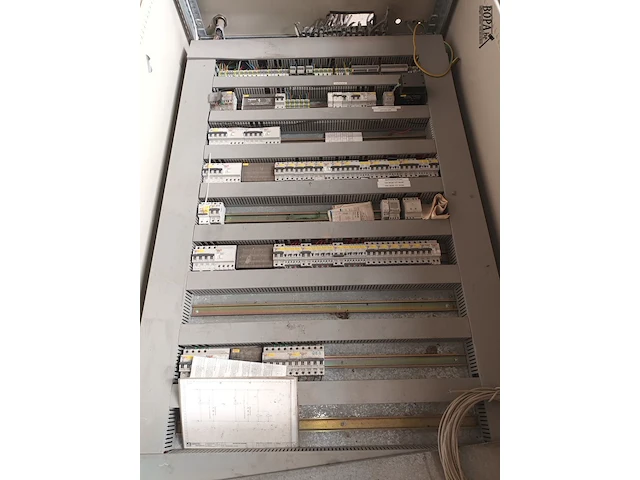 Lot 32 - elektriciteitskast met zekeringen - afbeelding 4 van  7
