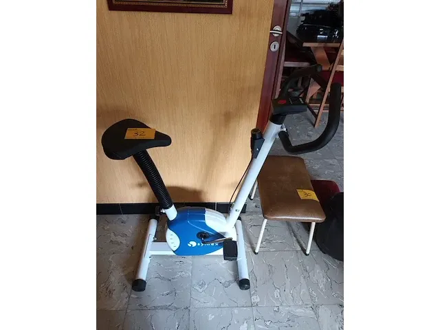 Lot 32 - hometrainer - afbeelding 1 van  3