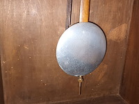 Lot 32 - houten muurklok - afbeelding 3 van  5