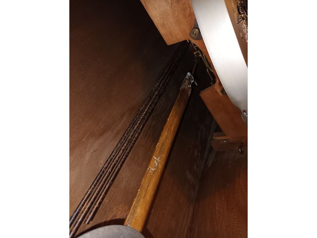 Lot 32 - houten muurklok - afbeelding 4 van  5