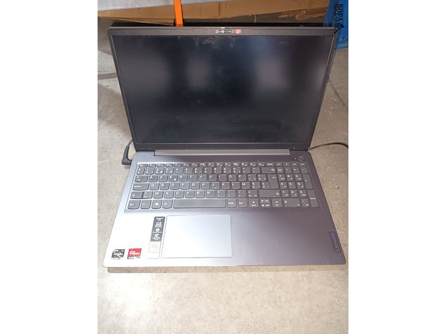 Lot 32 - laptop lenovo - afbeelding 1 van  4