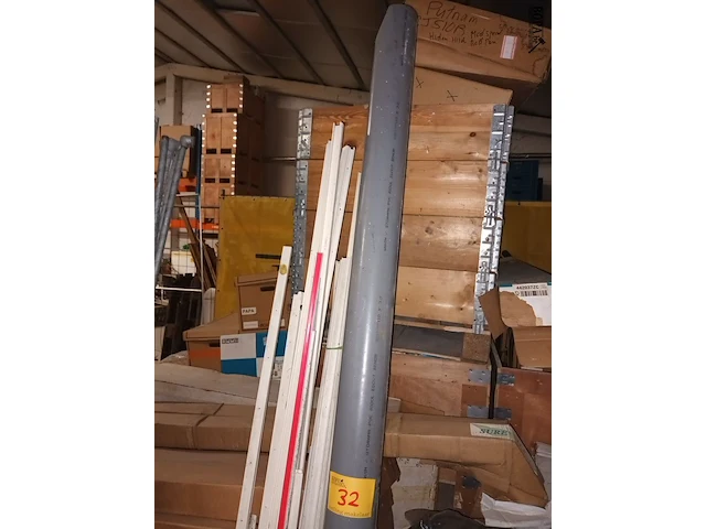 Lot 32 - pvc afvoerbuis en kabelgoten - afbeelding 2 van  3