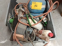 Lot 32 - soldeerset en werkmateriaal - afbeelding 1 van  4