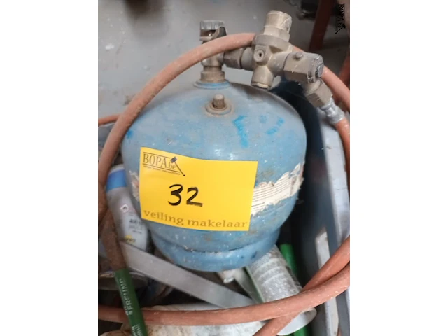 Lot 32 - soldeerset en werkmateriaal - afbeelding 3 van  4