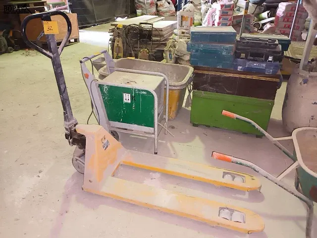 Lot 32 - transpallet 2500 kg - afbeelding 1 van  3