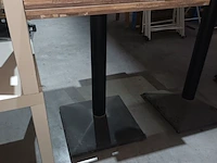 Lot 32 - vierkante tafel op voet. 8 stuks - afbeelding 2 van  4