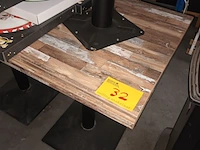 Lot 32 - vierkante tafel op voet. 8 stuks - afbeelding 3 van  4
