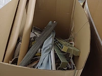 Lot 320 - lot bobijnen witte garen. 60 stuks + lot divers - afbeelding 4 van  4